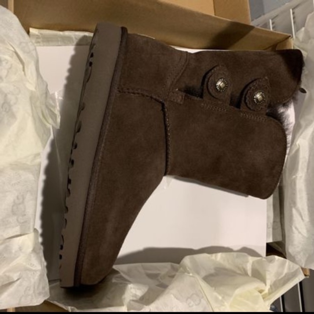 Chocolate ugg size 7 boots